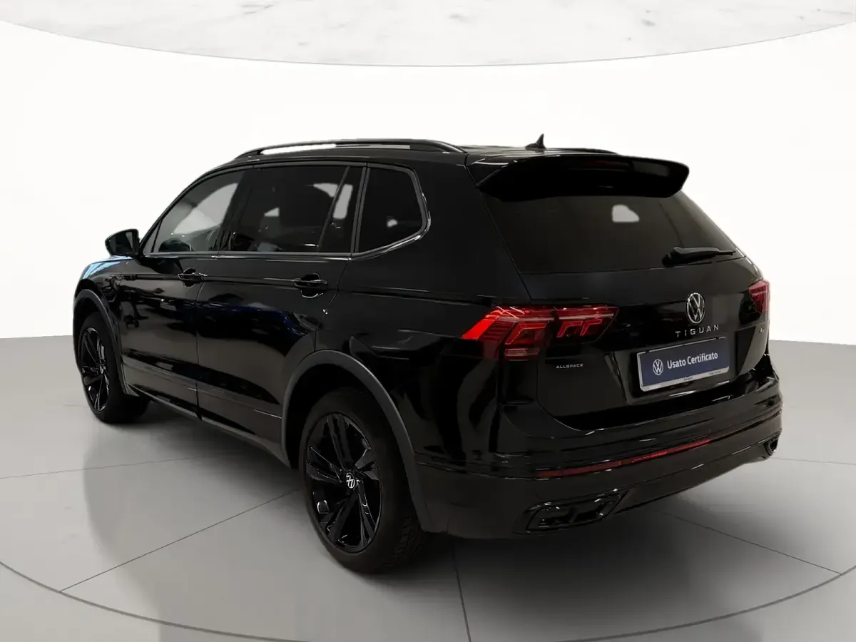 Usata VW Tiguan Allspace R-line 200 CV (147 kW) 2022 Deep black perlato SUV