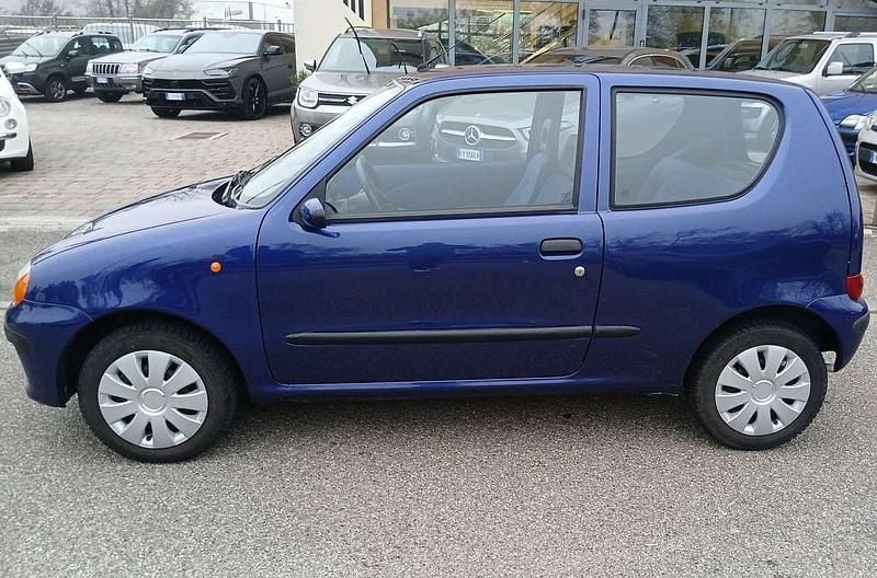 Usata Fiat 600 39 CV (28 kW) 2000 Vernice metallizzata Berlina