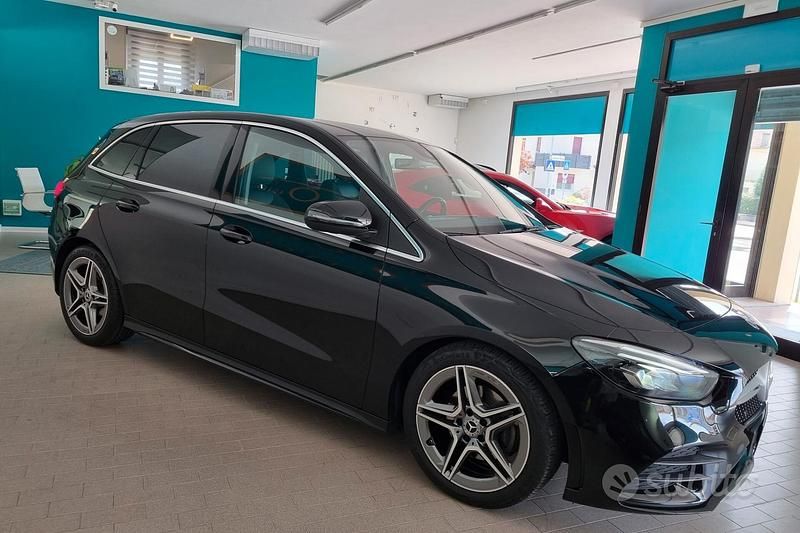Usata Mercedes B200 AMG line 150 CV (110 kW) 2020 Nero Monovolume