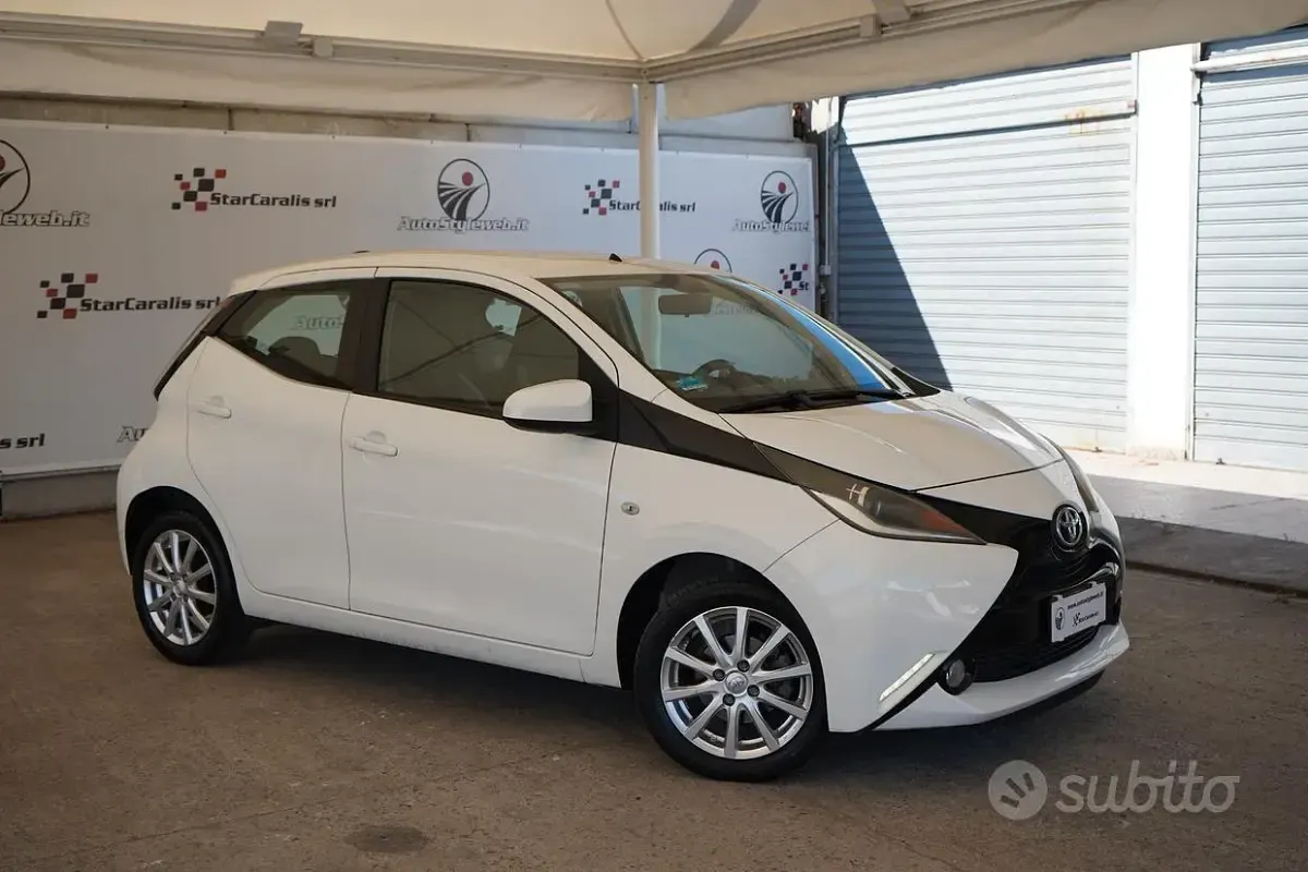 Usata Toyota Aygo X-play 69 CV (50 kW) 2015 Bianco Utilitaria