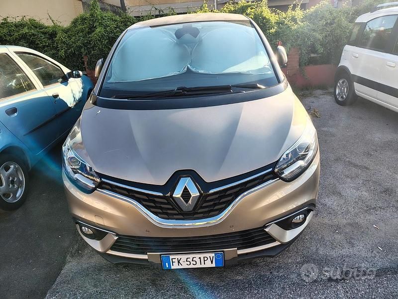Beige Usata 2017 Renault Scénic IV Intens Monovolume | 11.000 € (Ottimo prezzo) - Immagine 1/4