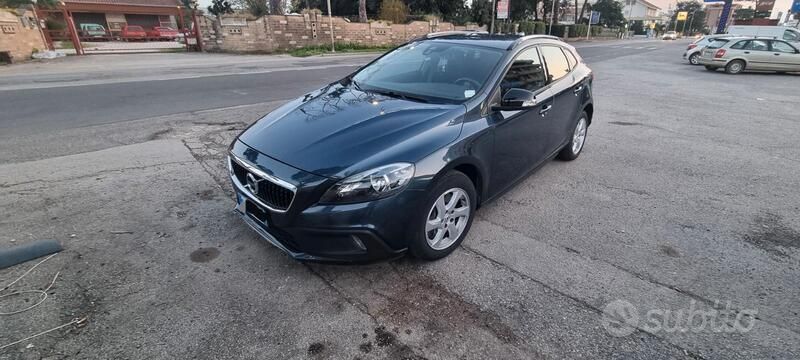 Usata Volvo V40 CC 120 CV (88 kW) 2017 Blu Station wagon