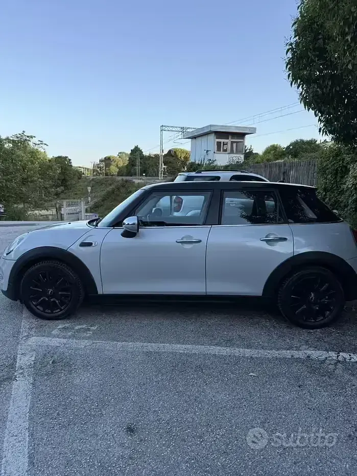 Usata Mini Cooper D 116 CV (85 kW) 2015 Giallo Utilitaria