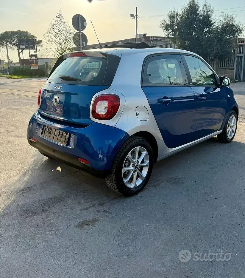 Usado Smart ForFour Passion 90 CV (66 kW) 2019 Azul Utilitario