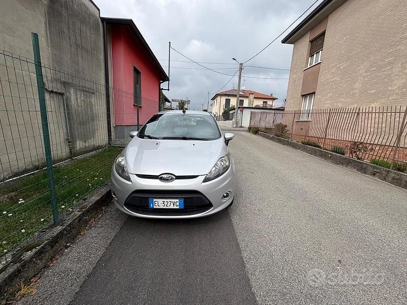 Usata Ford Fiesta Titanium 2012 Grigio Utilitaria