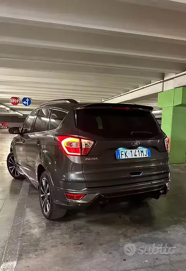 Usata Ford Kuga ST-Line 120 CV (88 kW) 2017 Grigio SUV
