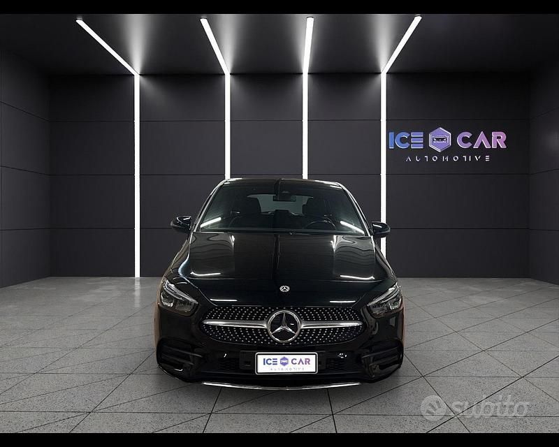 Begagnad Mercedes 200 150 HK (110 kW) 2022 Svart Minibuss