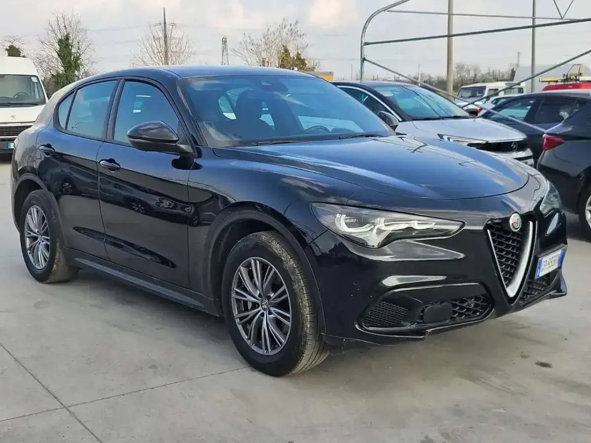Usata Alfa Romeo Stelvio Super 209 CV (153 kW) 2023 Nero SUV