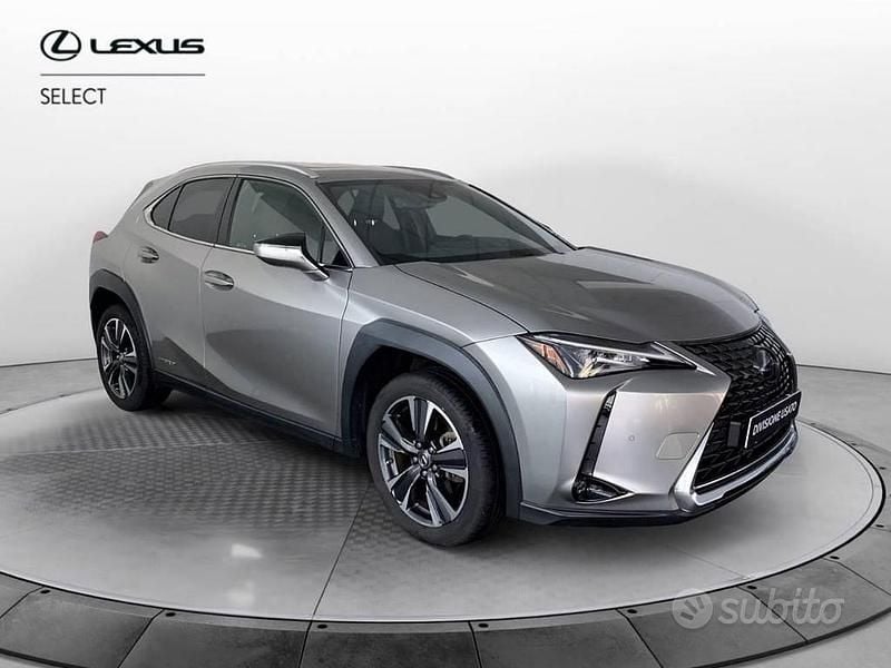 Usata Lexus UX 250h Luxury Line 184 CV (135 kW) 2019 Sonic titanium SUV