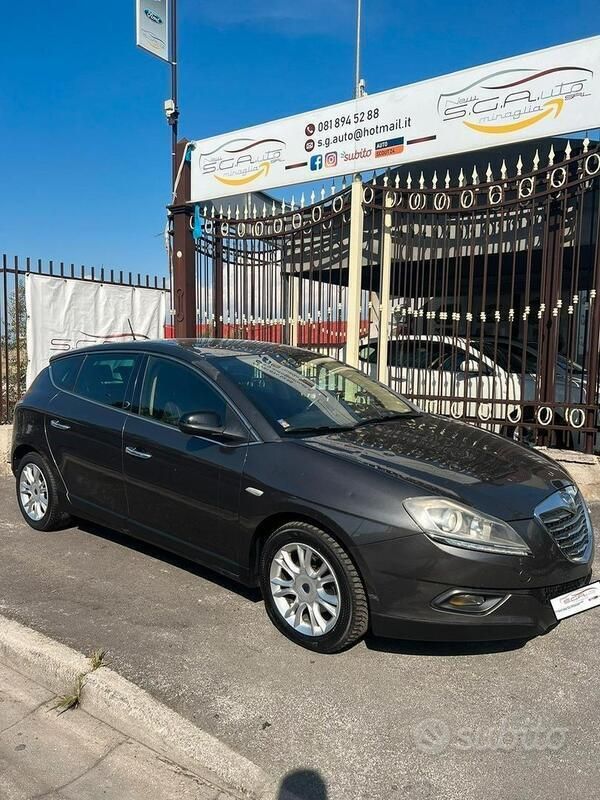 Grigio Usata 2013 Lancia Delta Gold Due volumi | 1999 € (Buon prezzo) - Immagine 1/4