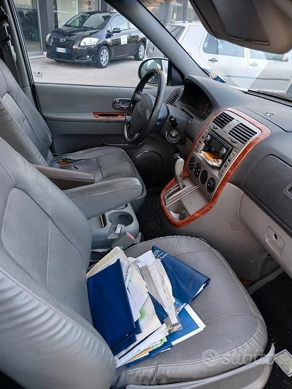 Usata Kia Carnival 144 CV (105 kW) 2005 Grigio Monovolume