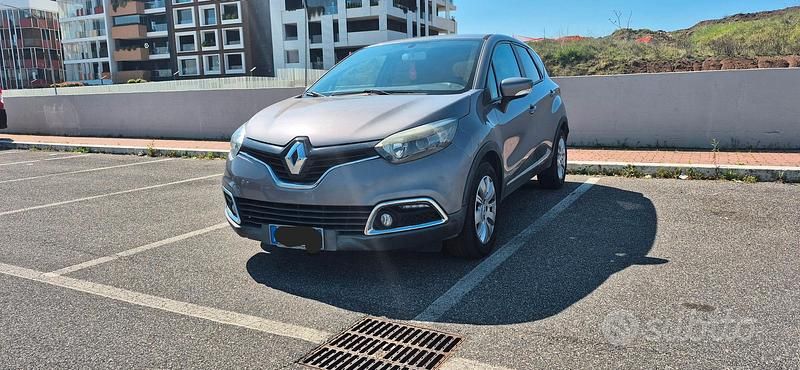 Usata Renault Captur 90 CV (66 kW) 2014 Grigio SUV