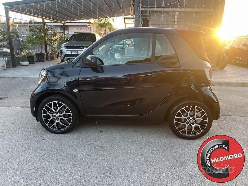 Usata Smart ForTwo Electric Drive Prime 60 kW (82 CV) 2022 Blu Cabrio