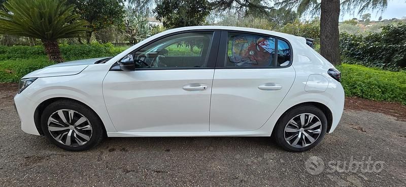 Usata Peugeot 208 101 CV (74 kW) 2024 Bianco Utilitaria