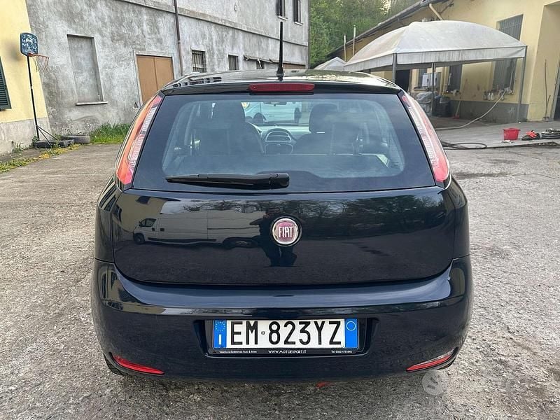 Usata Fiat Punto Evo Active 69 CV (50 kW) 2012 Blu Utilitaria