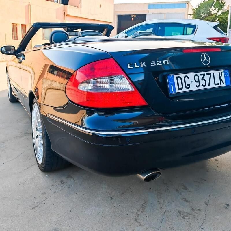 Usata Mercedes CLK320 Avantgarde 224 CV (164 kW) 2007 Nero Cabrio