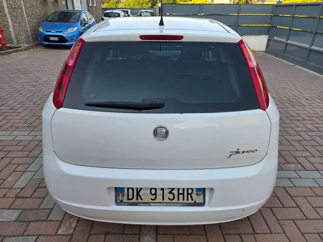 Usata Fiat Grande Punto Active 75 CV (55 kW) 2007 Bianco Utilitaria