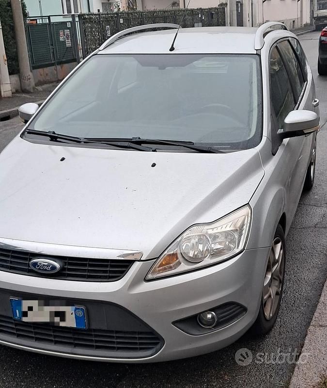 Grigio Usata 2009 Ford Focus Station wagon | 2700 € (Buon prezzo) - Immagine 1/4