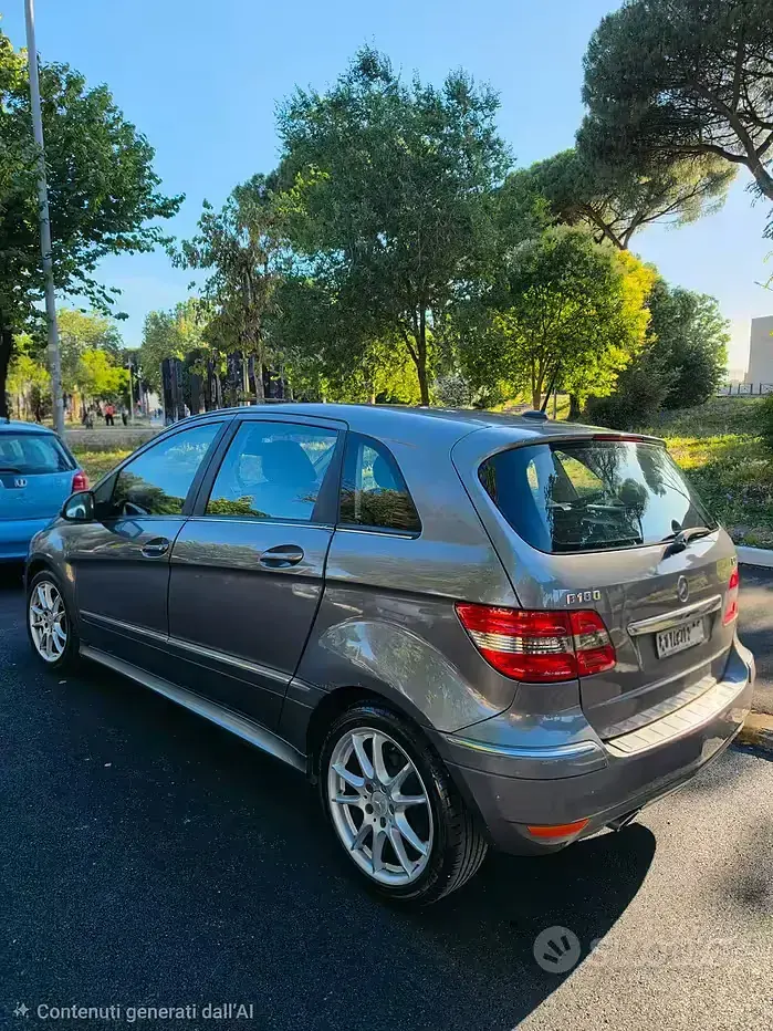 Usata Mercedes B180 109 CV (80 kW) 2010 Grigio Monovolume