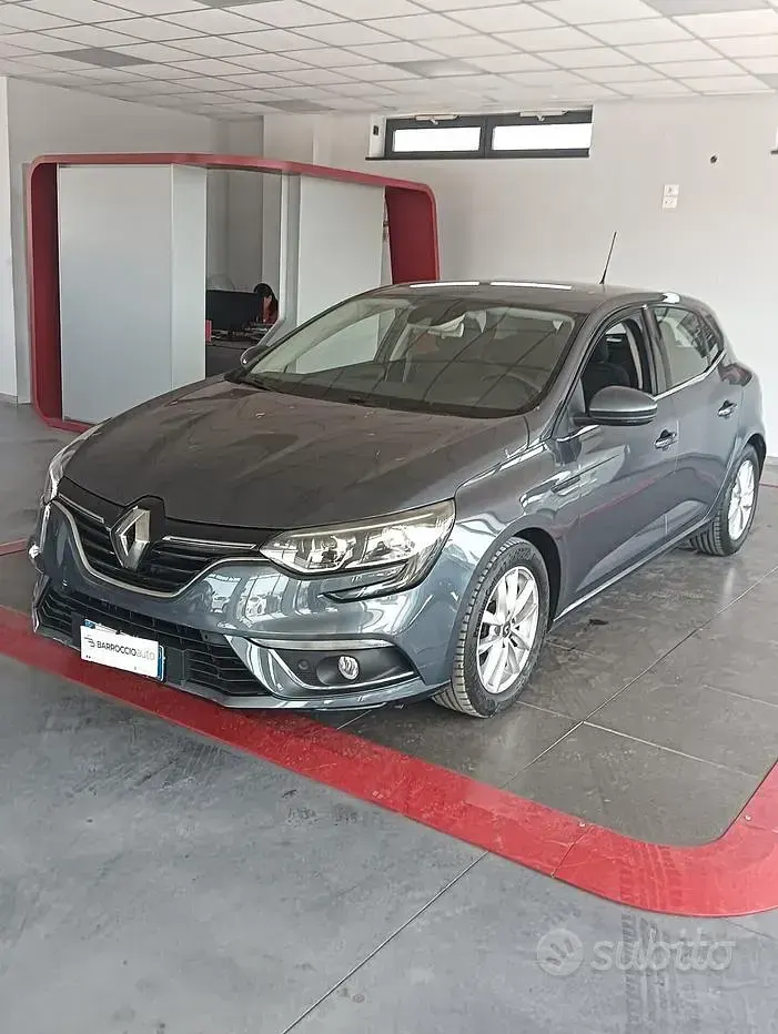 Usata Renault Mégane IV Zen 110 CV (80 kW) 2016 Grigio Berlina