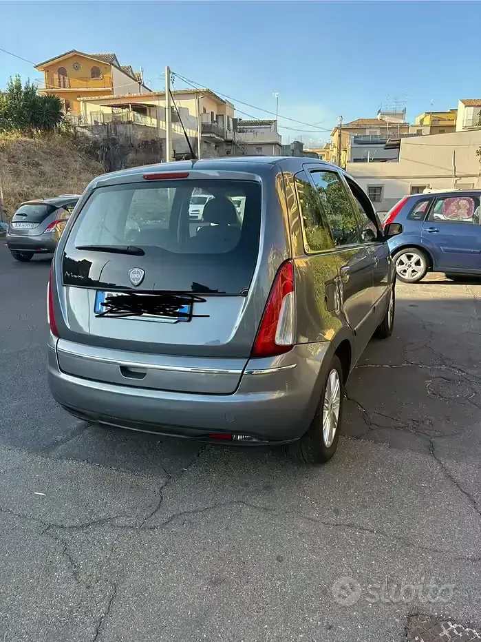 Usata Lancia Musa 90 CV (66 kW) 2009 Grigio Monovolume