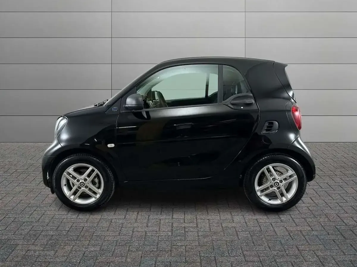 Usata Smart ForTwo Electric Drive Pure 60 kW (82 CV) 2022 Bodypanels in black Berlina