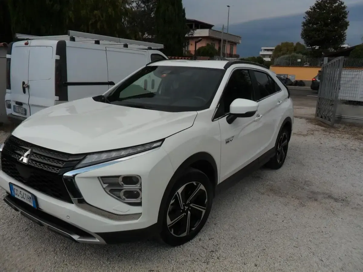Usata Mitsubishi Eclipse Cross Instyle 97 CV (71 kW) 2022 Bianco SUV