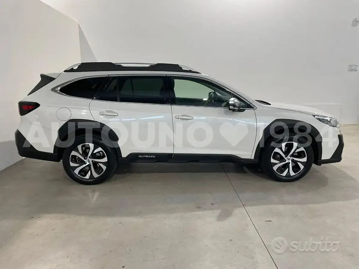 Usado Subaru Outback Premium 169 CV (124 kW) 2021 Blanco Familiar