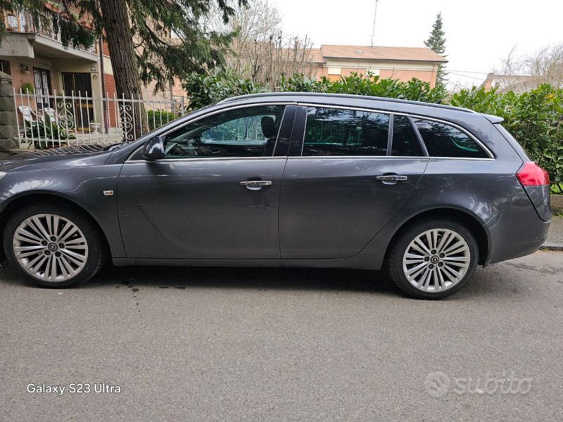 Nero Usata 2012 Opel Insignia Station wagon | 4500 € (Buon prezzo) - Immagine 1/4
