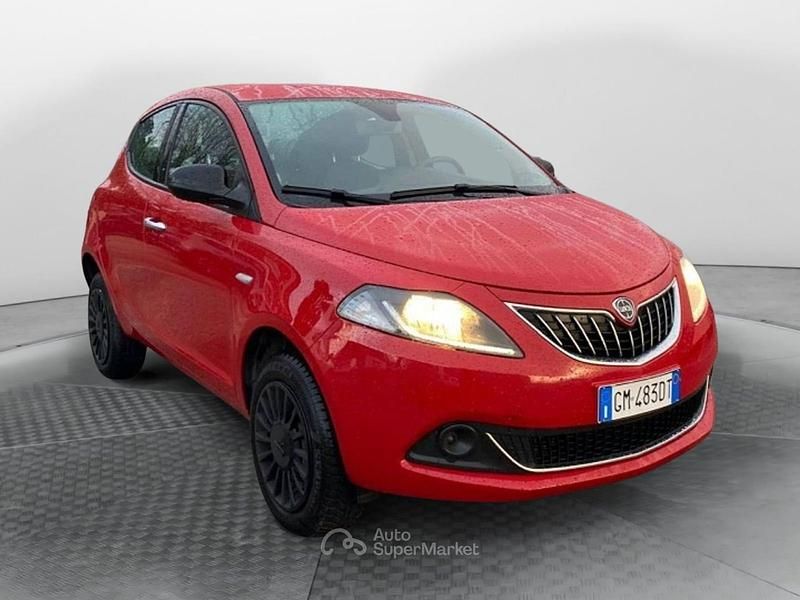 Usata Lancia Ypsilon Silver 80 CV (58 kW) 2022 Rosso Utilitaria