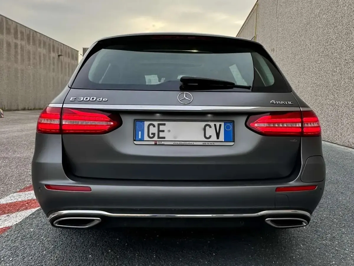 Usata Mercedes E300 Business 194 CV (142 kW) 2021 Selenite Station wagon