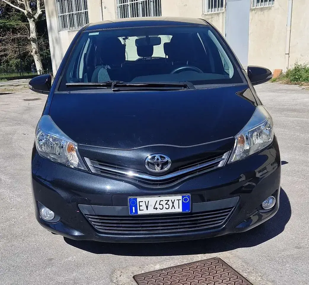 Usata Toyota Yaris Lounge 69 CV (50 kW) 2014 Other Utilitaria