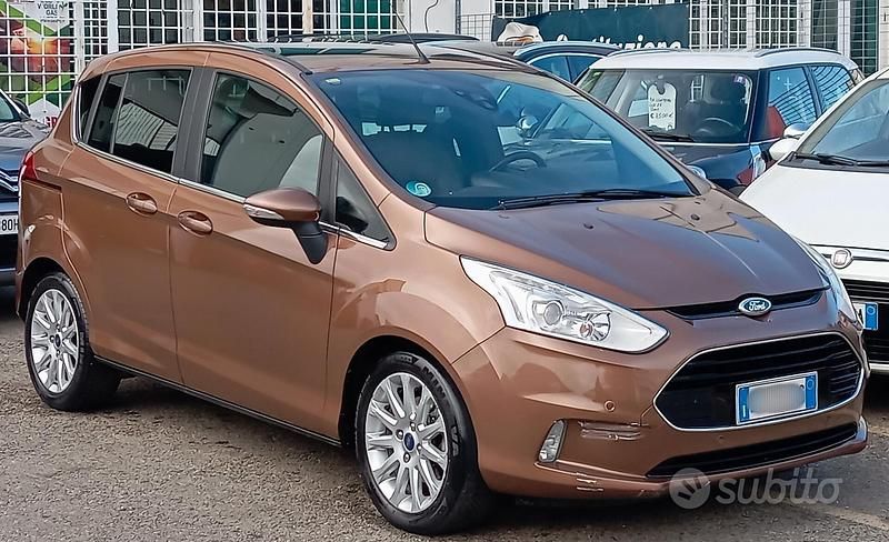 Usado Ford B-MAX 100 CV (73 kW) 2015 Marrón Monovolumen