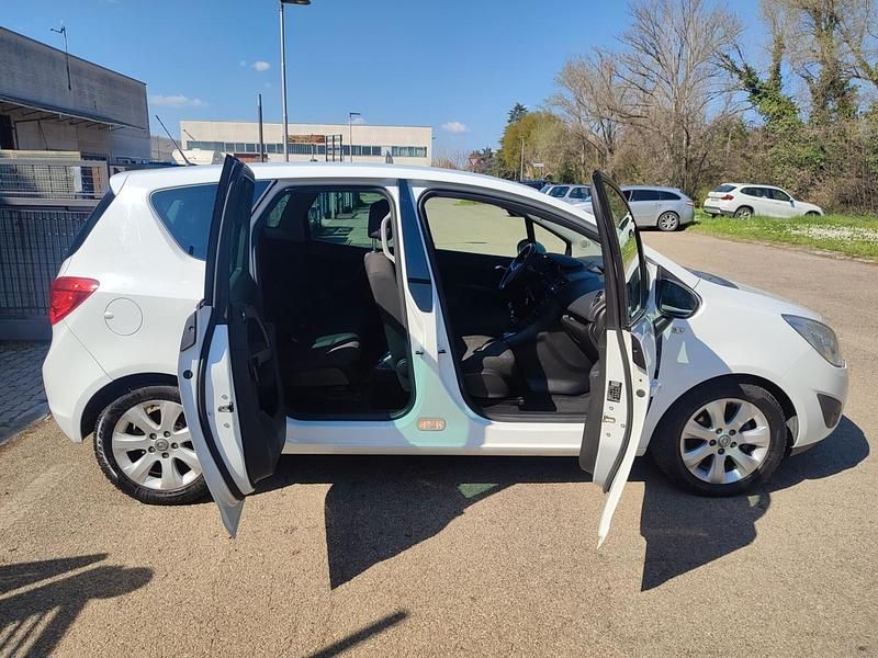 Usata Opel Meriva 95 CV (69 kW) 2011 Bianco Monovolume