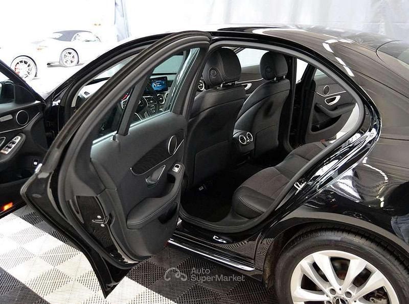 Usata Mercedes C180 156 CV (114 kW) 2019 Nero Berlina