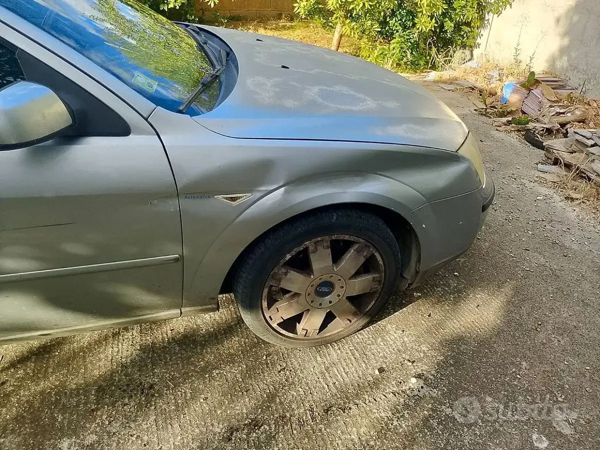 Usata Ford Mondeo 131 CV (96 kW) 2004 Grigio Station wagon