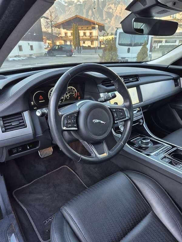 Usata Jaguar XF Prestige 250 CV (183 kW) 2018 Nero Berlina