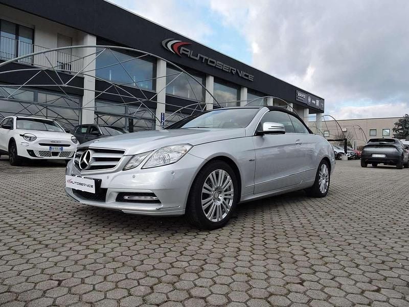 Usata Mercedes E220 170 CV (125 kW) 2012 Argento Cabrio