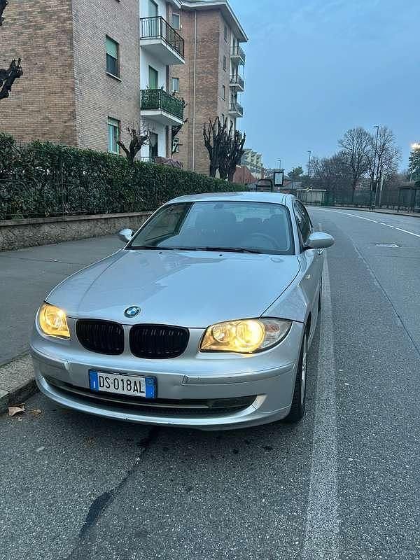 Usata BMW 116 122 CV (89 kW) 2009 Argento Utilitaria