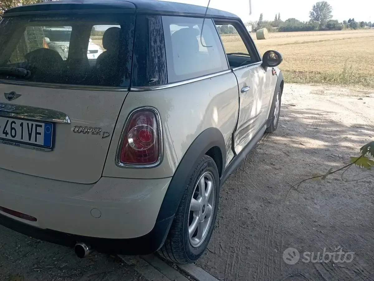 Usata Mini Cooper Coupé 90 CV (66 kW) 2011 Bianco Coupé