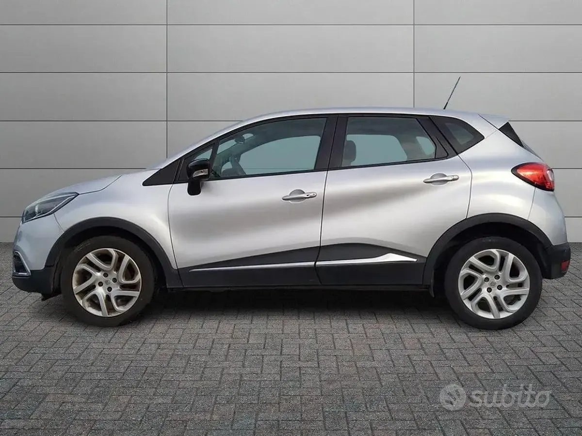 Käytetty Renault Captur Life 90 HP (66 kW) 2016 Harmaa Katumaasturi