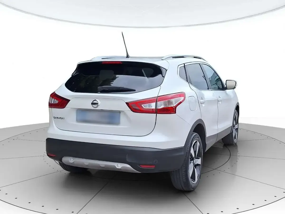 Usata Nissan Qashqai N-Connecta 131 CV (96 kW) 2016 Bianco SUV