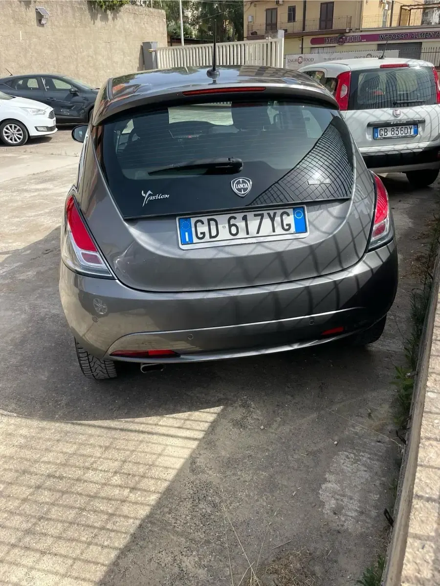 Usata Lancia Ypsilon Gold 69 CV (50 kW) 2020 Grigio