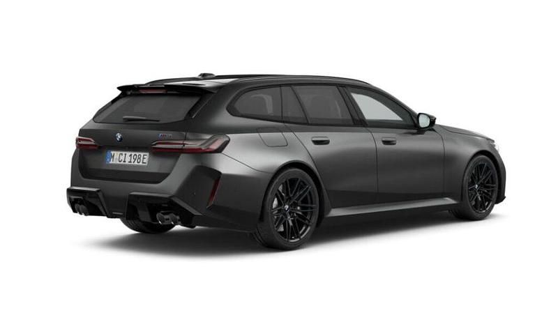 Nuova BMW M5 Comfort Edition 585 CV (430 kW) 2026 Grigio opaco / pastello Station wagon