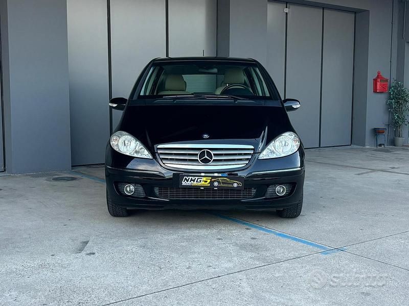 Käytetty Mercedes A150 95 HP (69 kW) 2005 Musta Sedan