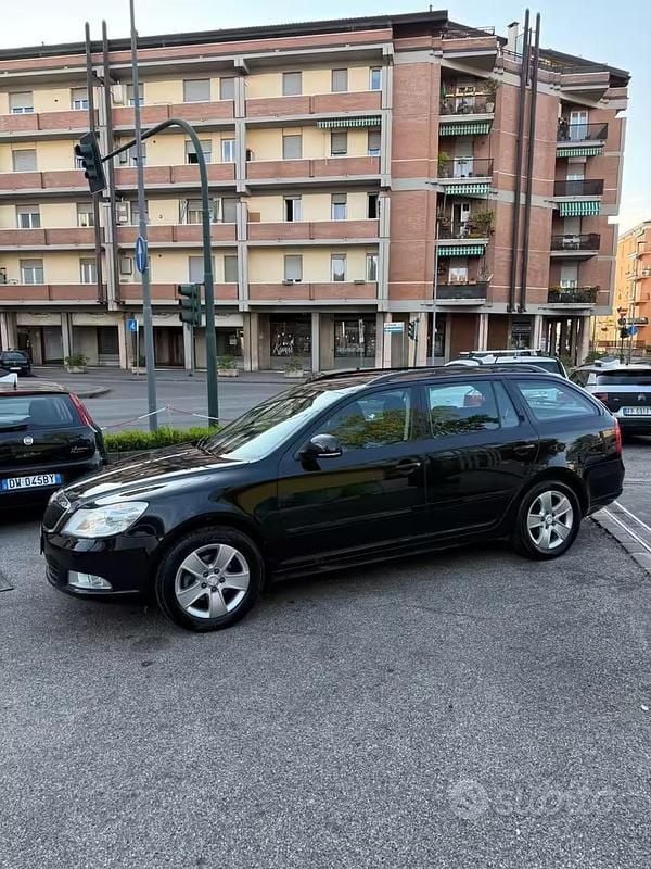 Usata Skoda Octavia Elegance 105 CV (77 kW) 2010 Nero Station wagon