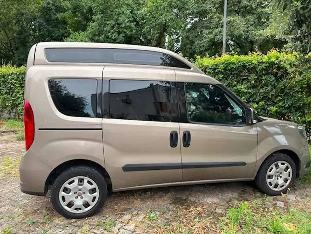Usata Fiat Doblò Family 77 CV (56 kW) 2018 Beige Monovolume