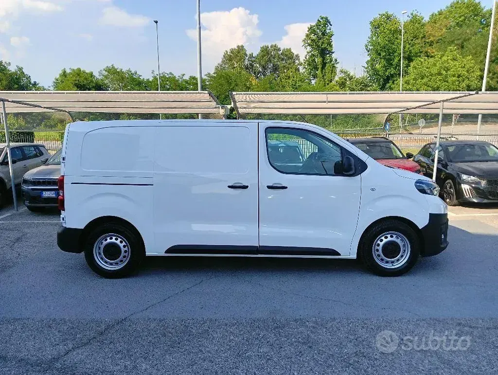 Usata Toyota Proace Comfort 116 CV (85 kW) 2017 Bianco pastello Monovolume
