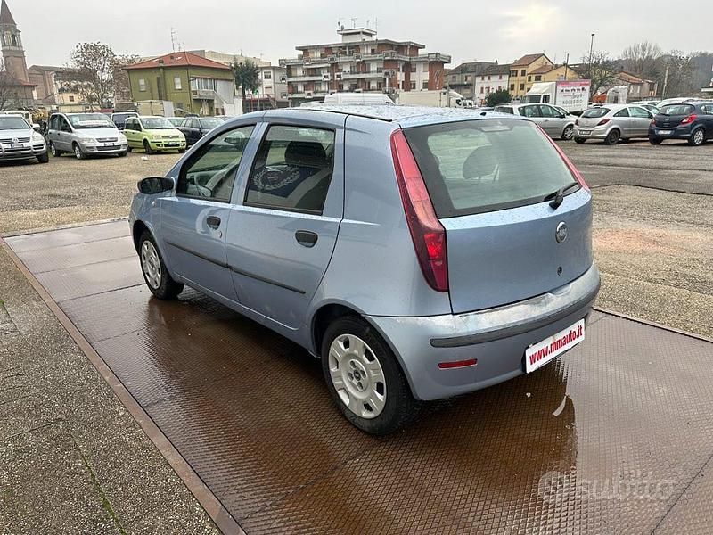 Usata Fiat Punto Active 60 CV (44 kW) 2010 Azzurro Berlina