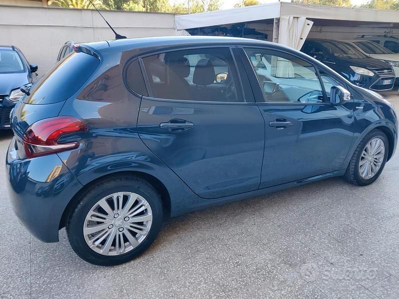 Usata Peugeot 208 74 CV (54 kW) 2018 Grigio Utilitaria